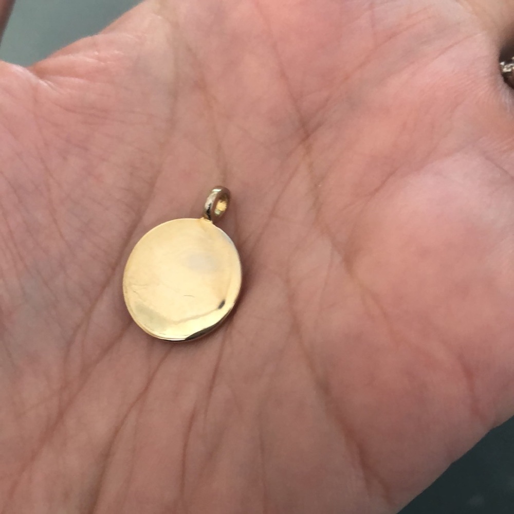 Amelia Rose "A" ROUND CHARM GOLD - Picture 6 of 6